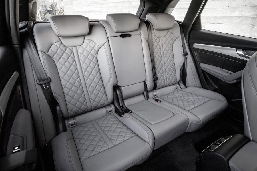 Интерьер Audi Q5 TFSI Quattro S-Line 2016 года  (WW) (фото 16 из 110)